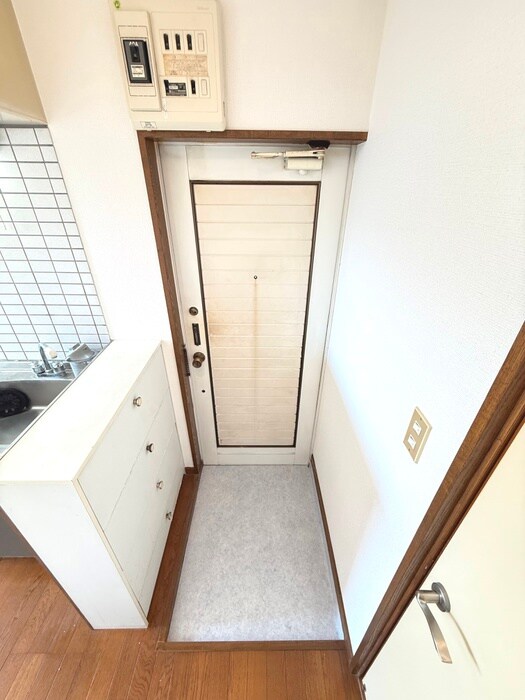 物件内観写真12　(玄関)