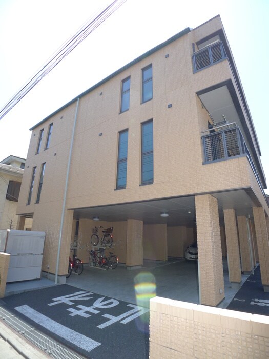 物件外観写真6　(駐車場)