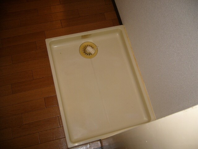 物件内観写真6　(洗濯機置場)