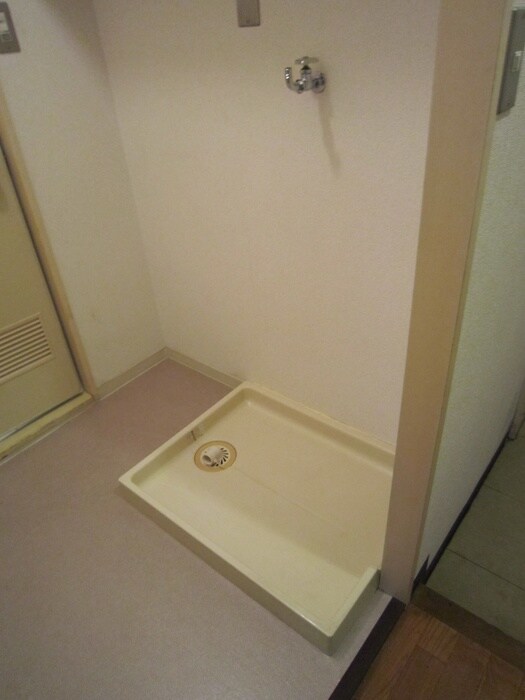 物件内観写真10　(洗濯機置場)