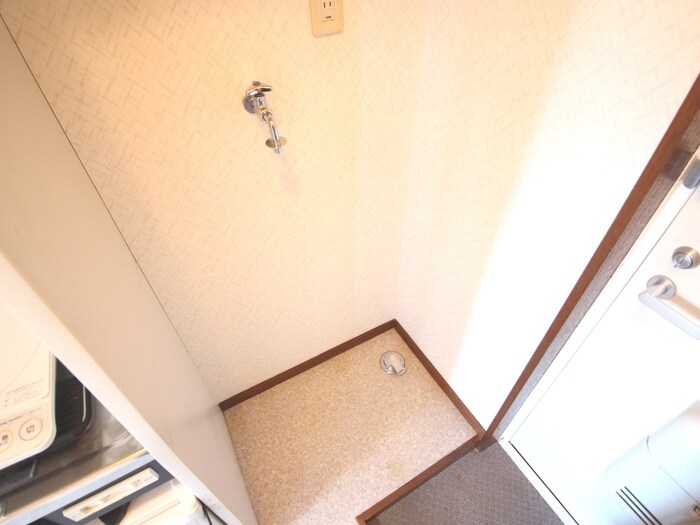 物件内観写真13　(洗濯機置場)