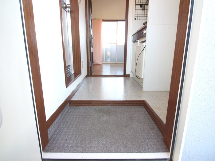 物件内観写真16　(玄関)