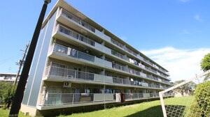 六浦台団地７号棟（１０４）外観写真