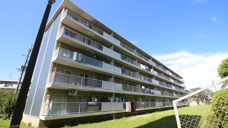 六浦台団地７号棟（１０４）外観写真