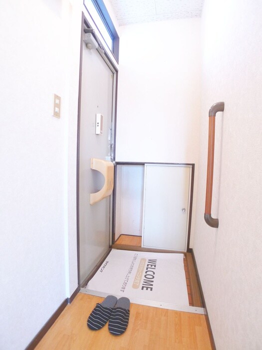 物件内観写真13　(玄関)