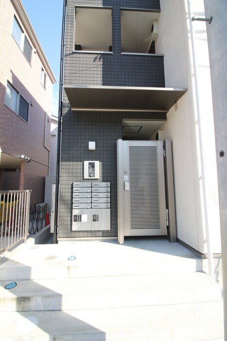 物件外観写真6　(エントランス部分)