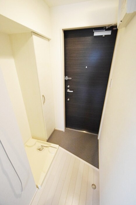 物件内観写真12　(玄関)