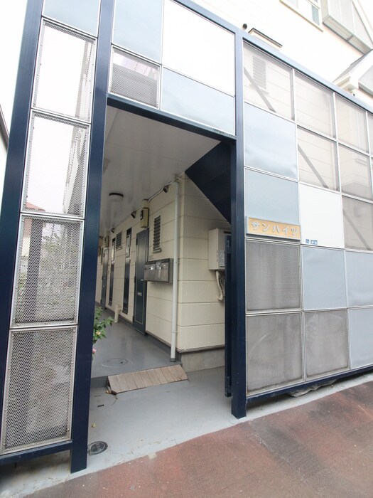 物件外観写真3　(エントランス部分)