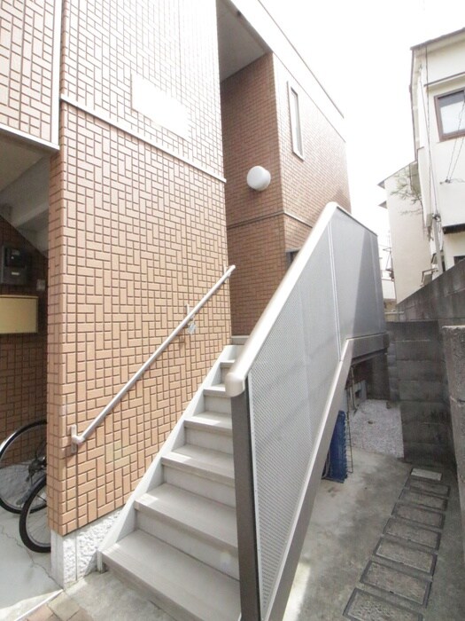 物件外観写真6　(エントランス部分)