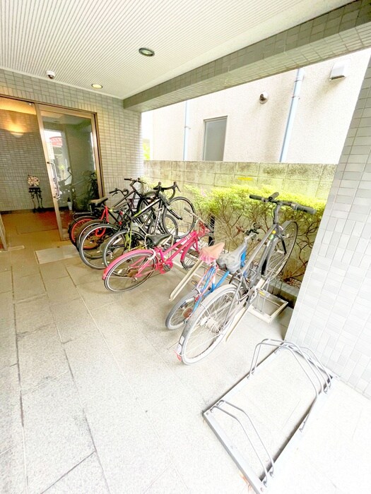 物件外観写真3　(駐輪場)