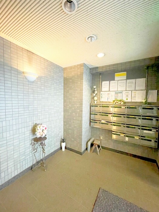 物件外観写真5　(エントランス部分)