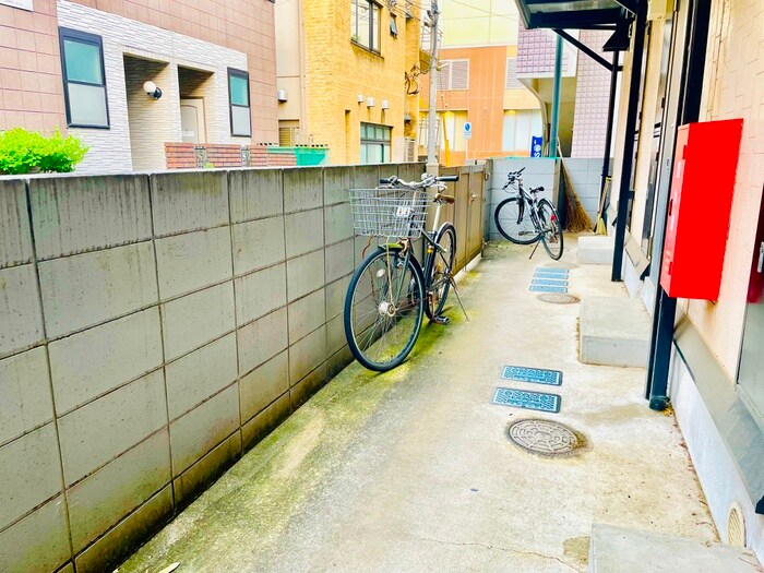 物件外観写真4　(駐輪場)