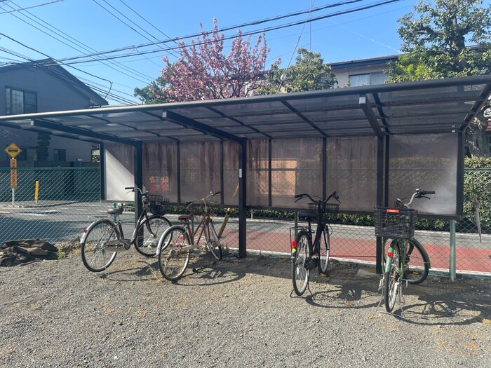 物件外観写真4　(駐輪場)