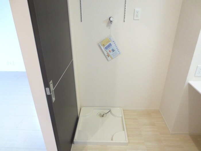 物件内観写真11　(洗濯機置場)