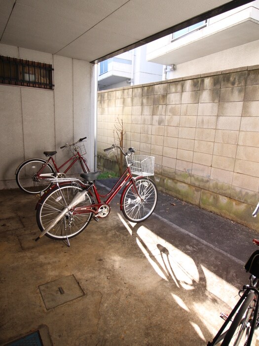 物件外観写真5　(駐輪場)
