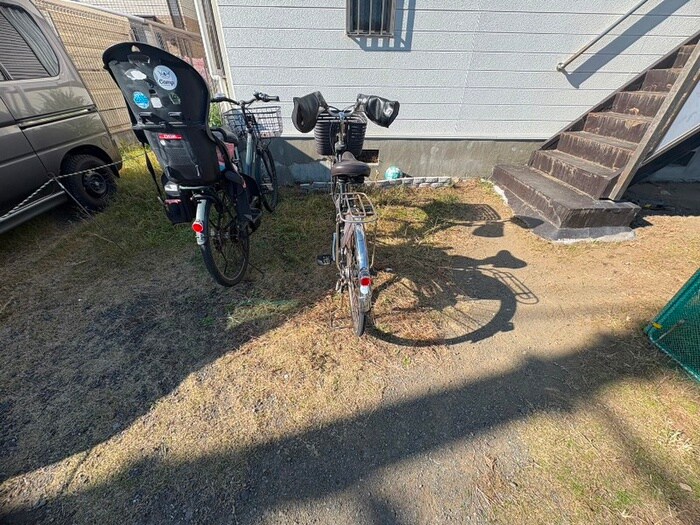 物件外観写真4　(駐輪場)