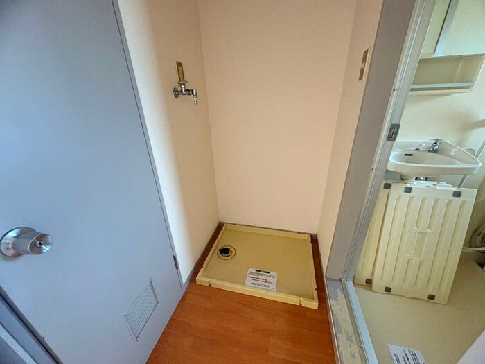 物件内観写真13　(洗濯機置場)