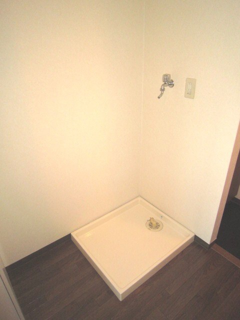 物件内観写真11　(洗濯機置場)