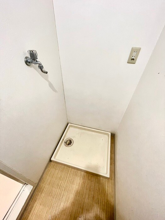 物件内観写真14　(洗濯機置場)