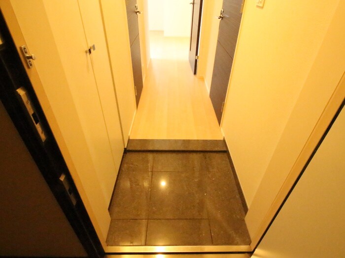 物件内観写真16　(玄関)