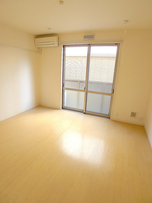 物件内観写真7　(室内からの展望)