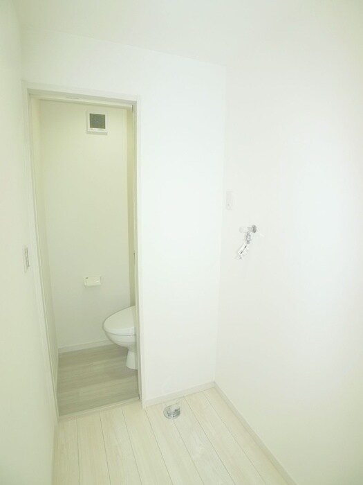 物件内観写真15　(洗濯機置場)