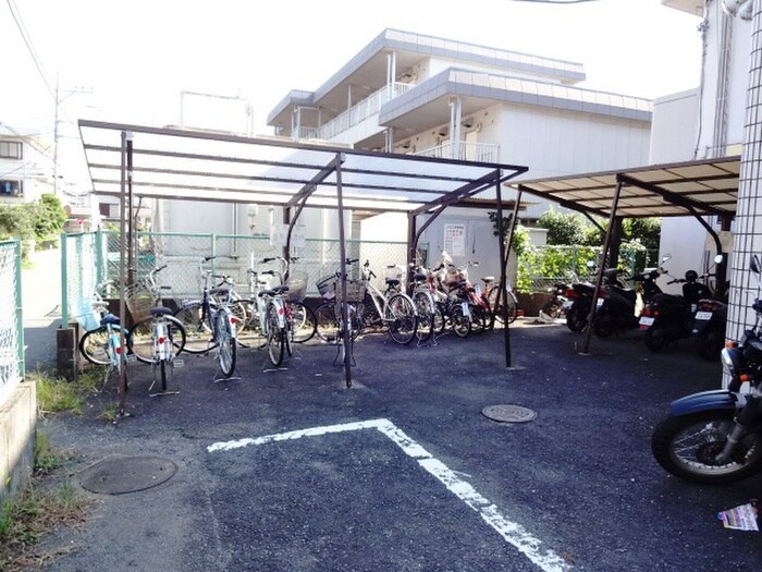 物件外観写真4　(駐輪場)