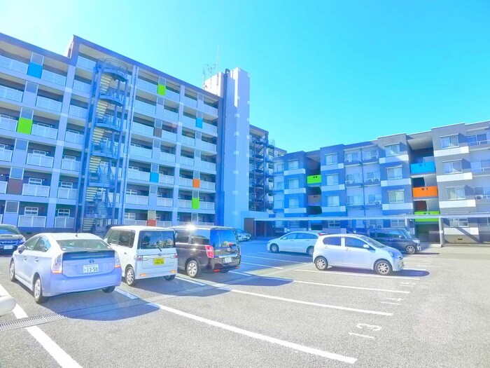 物件外観写真3　(駐車場)