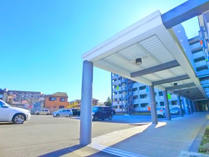 物件外観写真4　(エントランス部分)