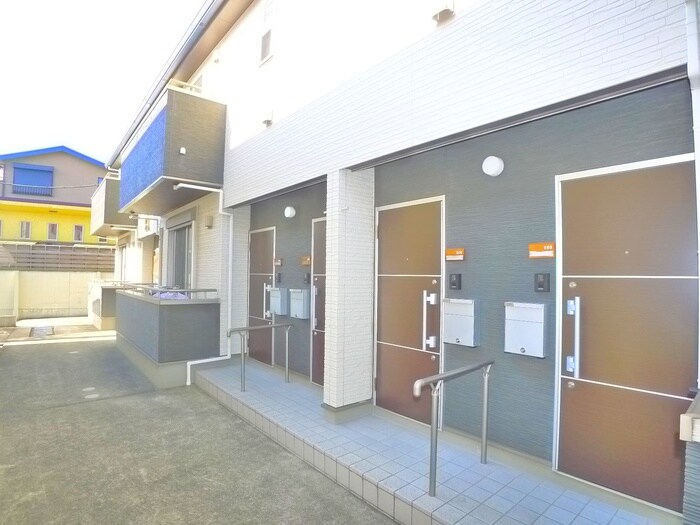 物件外観写真4　(エントランス部分)