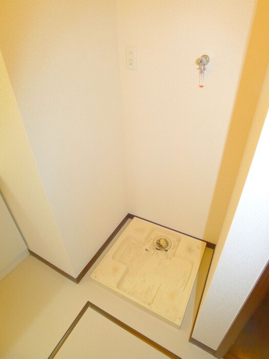 物件内観写真15　(洗濯機置場)