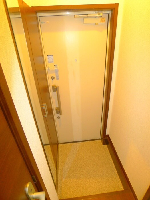 物件内観写真16　(玄関)