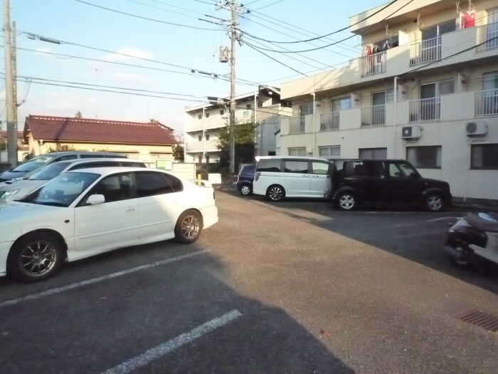 物件外観写真6　(駐車場)
