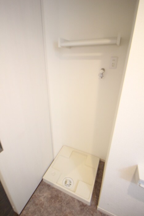 物件内観写真12　(洗濯機置場)