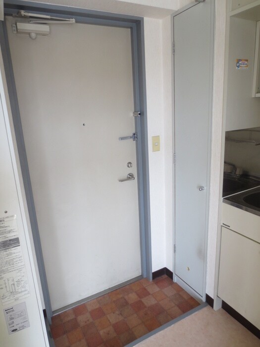 物件内観写真7　(玄関)