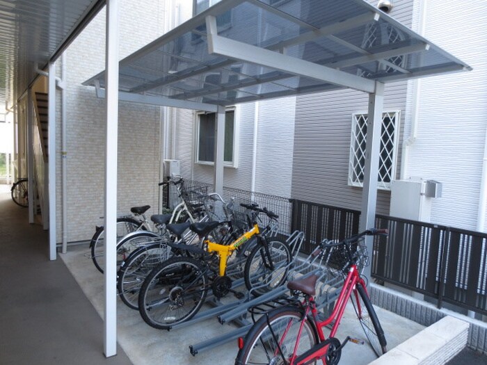 物件外観写真2　(駐輪場)