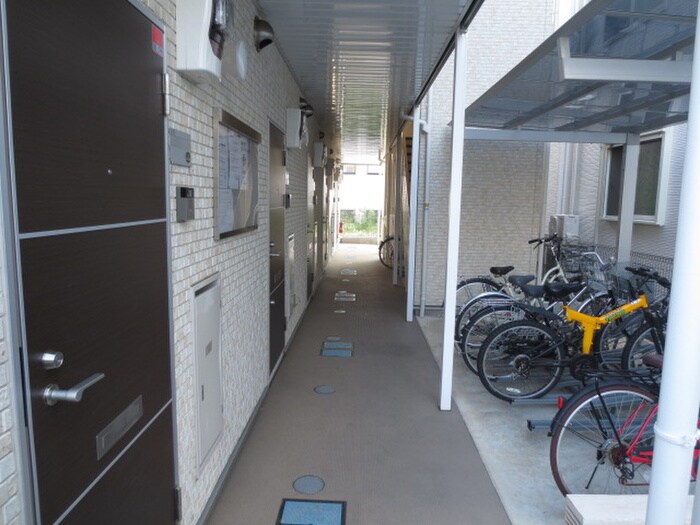 物件外観写真5　(エントランス部分)