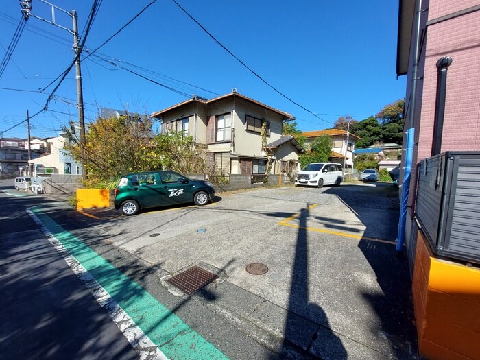 物件外観写真3　(駐車場)