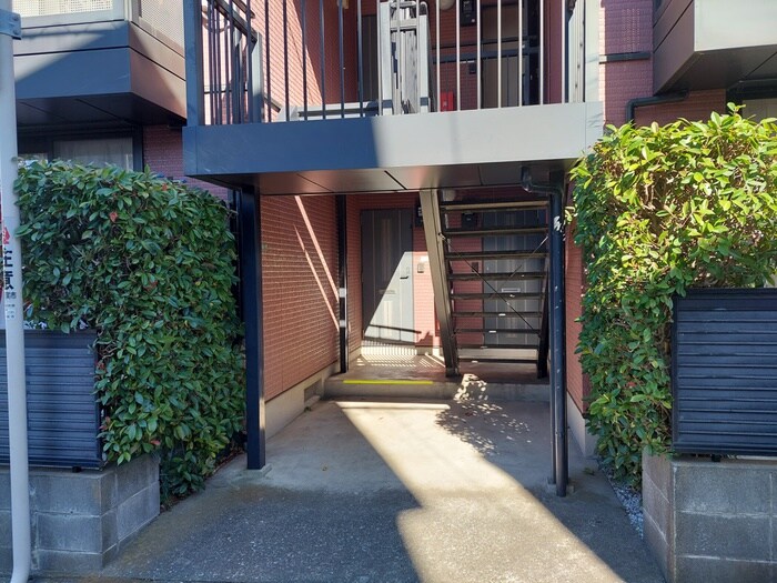 物件外観写真4　(エントランス部分)