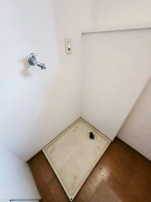 物件内観写真16　(洗濯機置場)