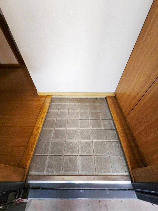 物件内観写真18　(玄関)