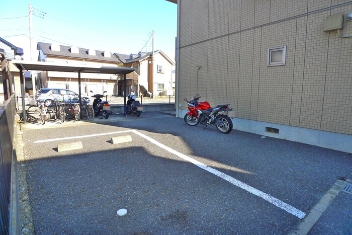 物件外観写真5　(駐車場)