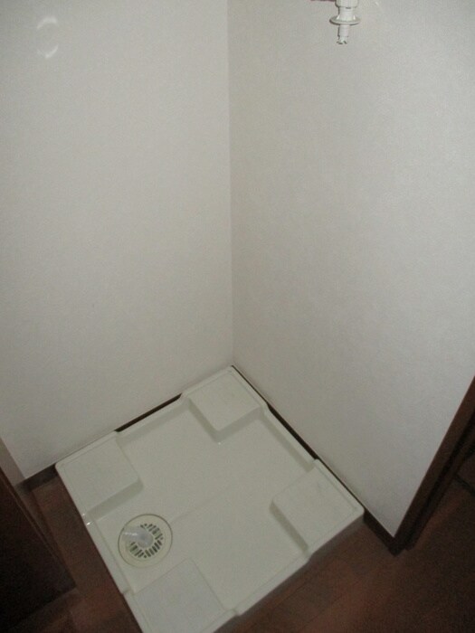 物件内観写真12　(洗濯機置場)