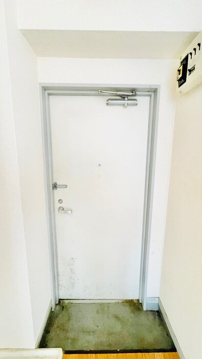 物件内観写真5　(玄関)