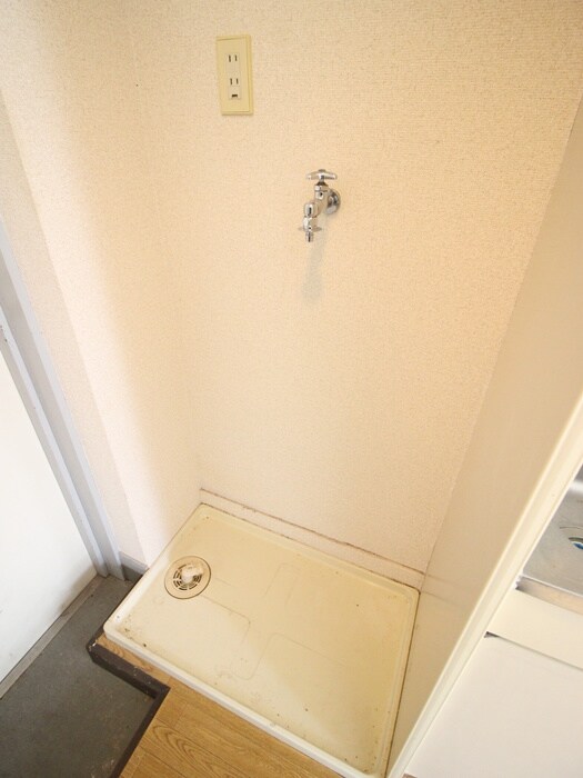 物件内観写真8　(洗濯機置場)