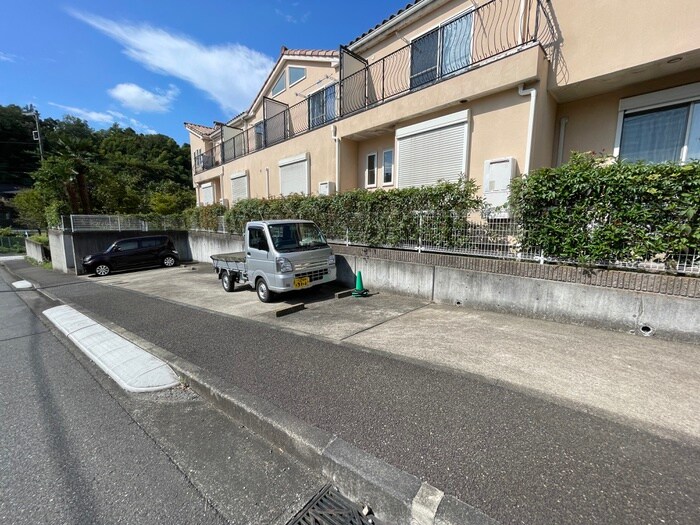 物件外観写真2　(駐車場)