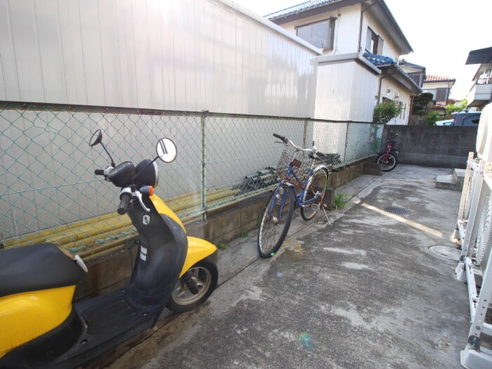 物件外観写真5　(駐輪場)