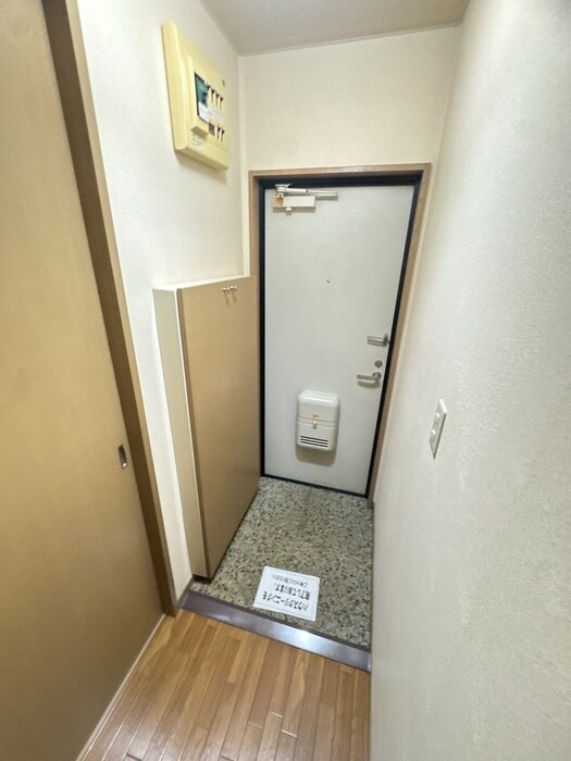 物件内観写真12　(玄関)