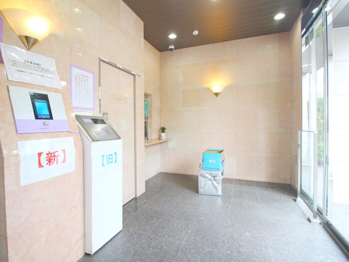 物件外観写真5　(エントランス部分)