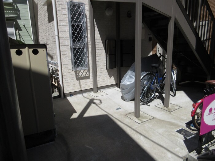 物件外観写真2　(エントランス部分)